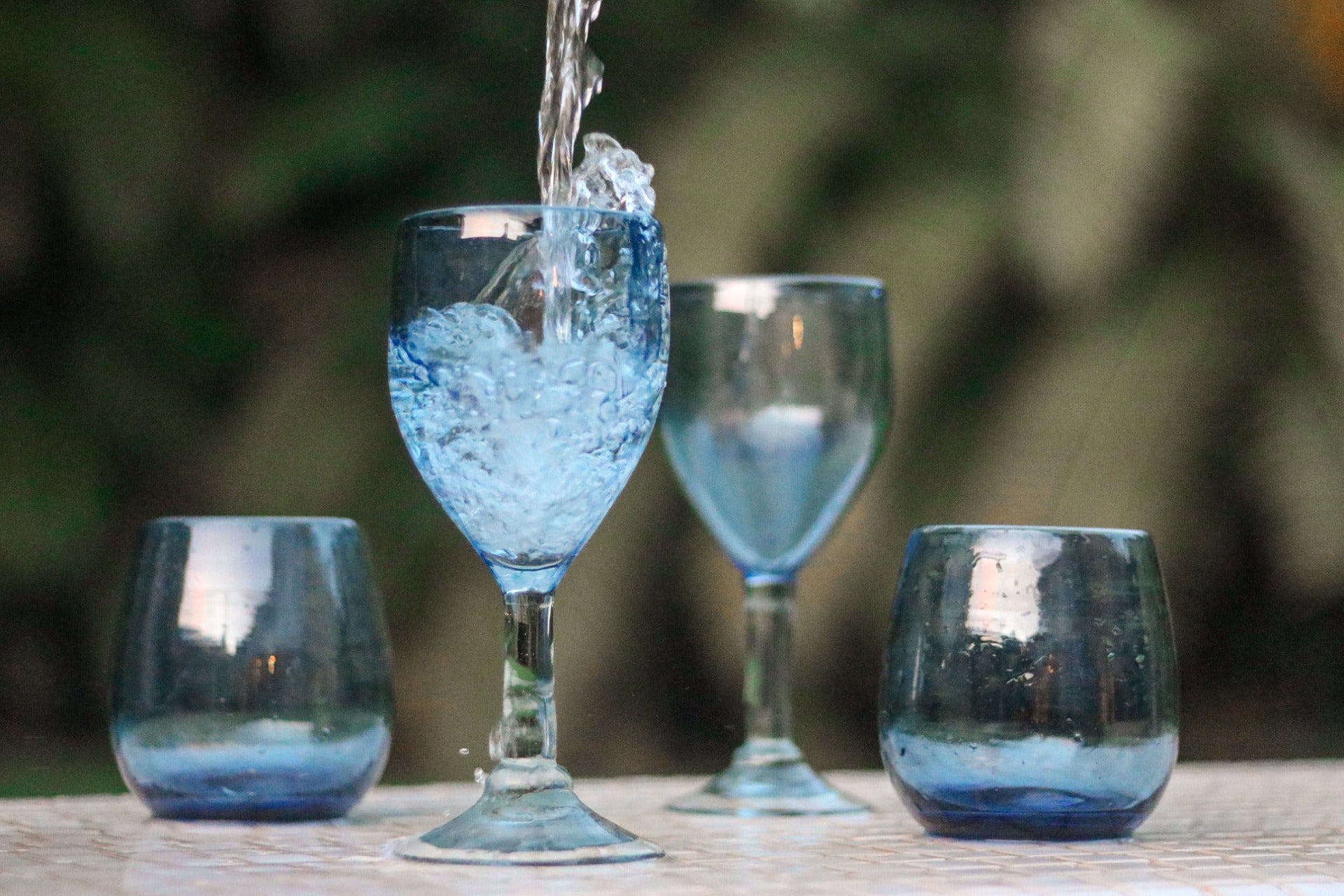 Juego de copas vino azul petróleo